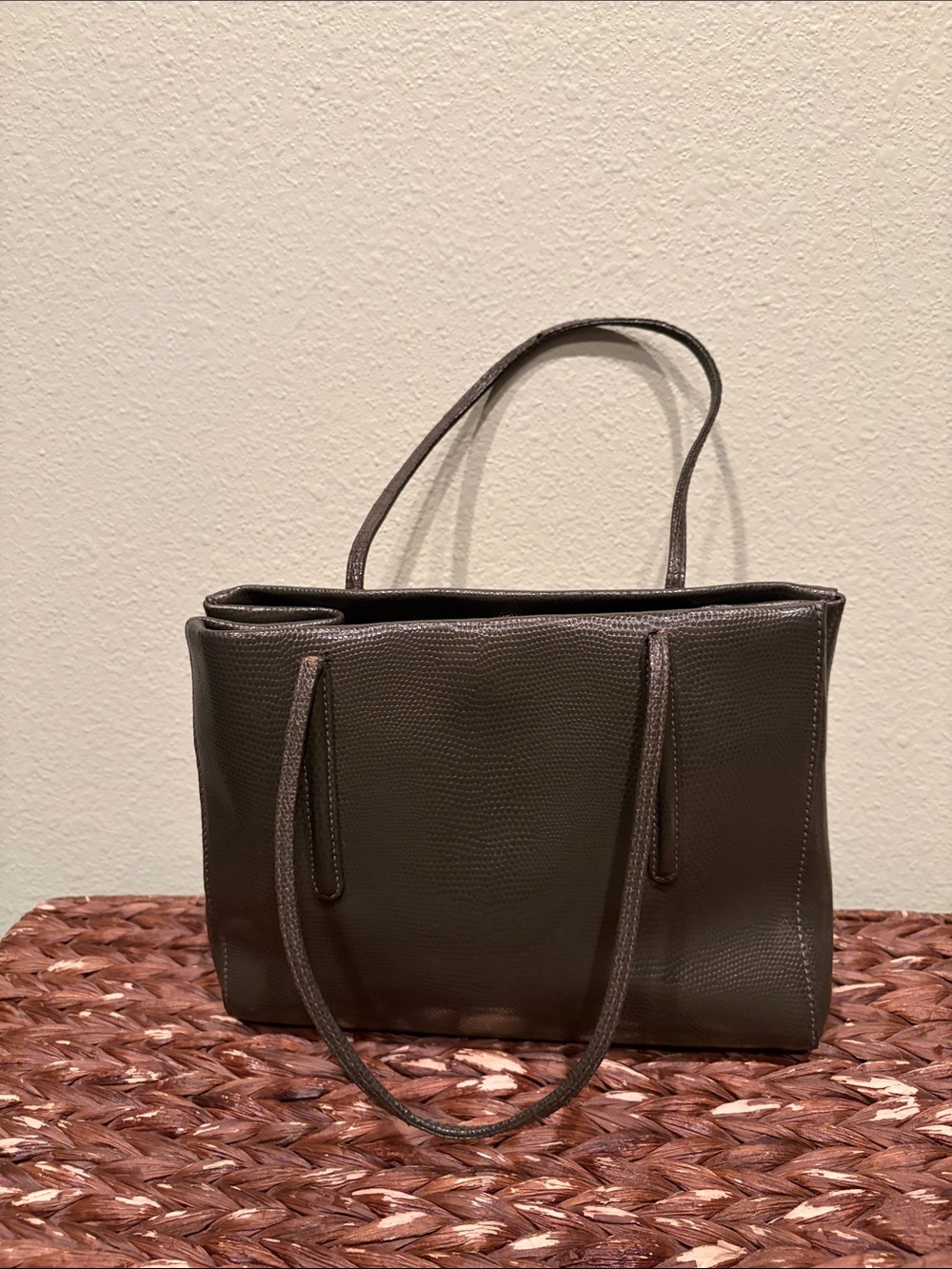 Classic Textured Tote Bag in Dark green